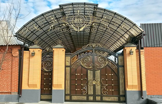 Купить или заказать ворота для дома с навесом - стильные и надежные решения для вашего участка в Куйбышеве от 42167 руб | ВоротМастер-Кбш